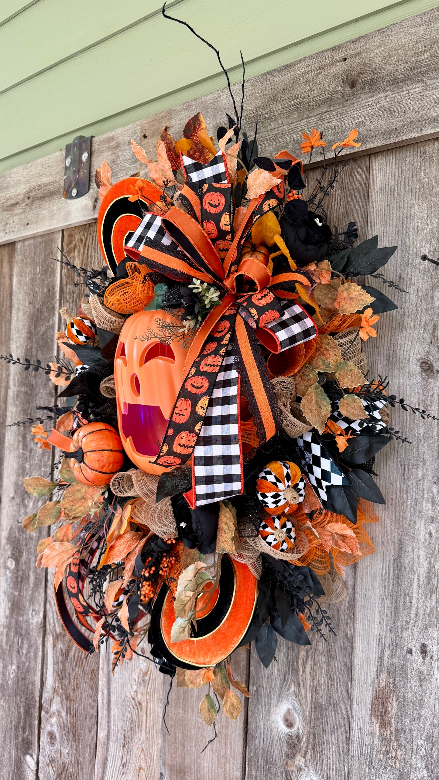 Halloween jack o lantern wreath