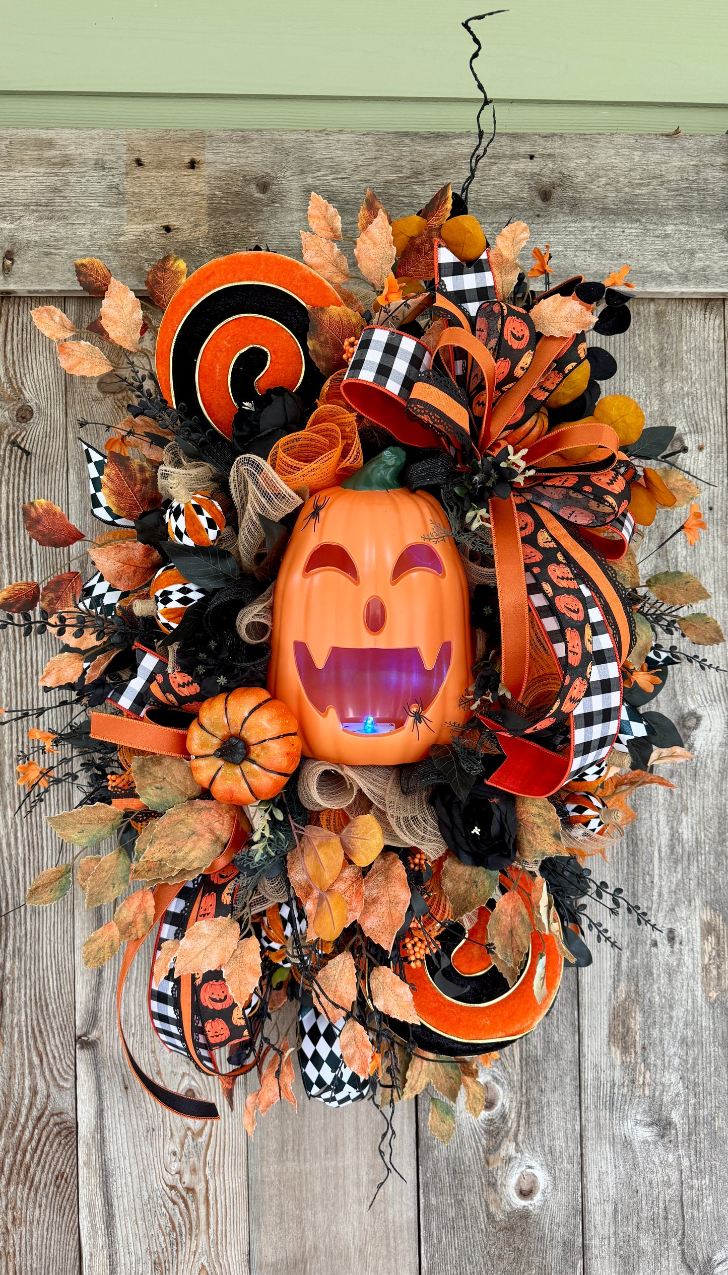 Halloween jack o lantern wreath