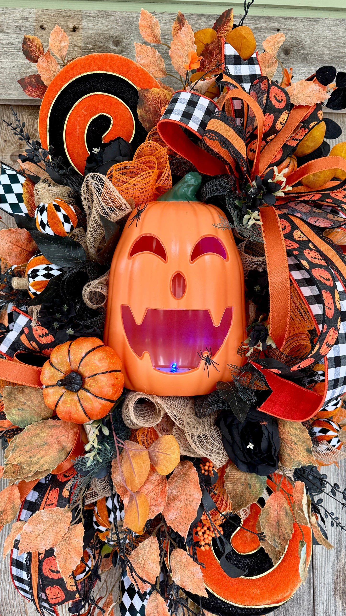 Halloween jack o lantern wreath