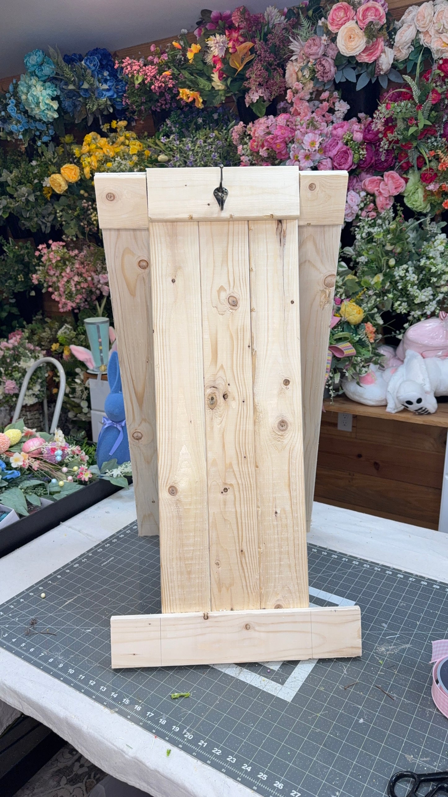Wreath Making Easel – Foldable Wooden Stand *Patent Pending *