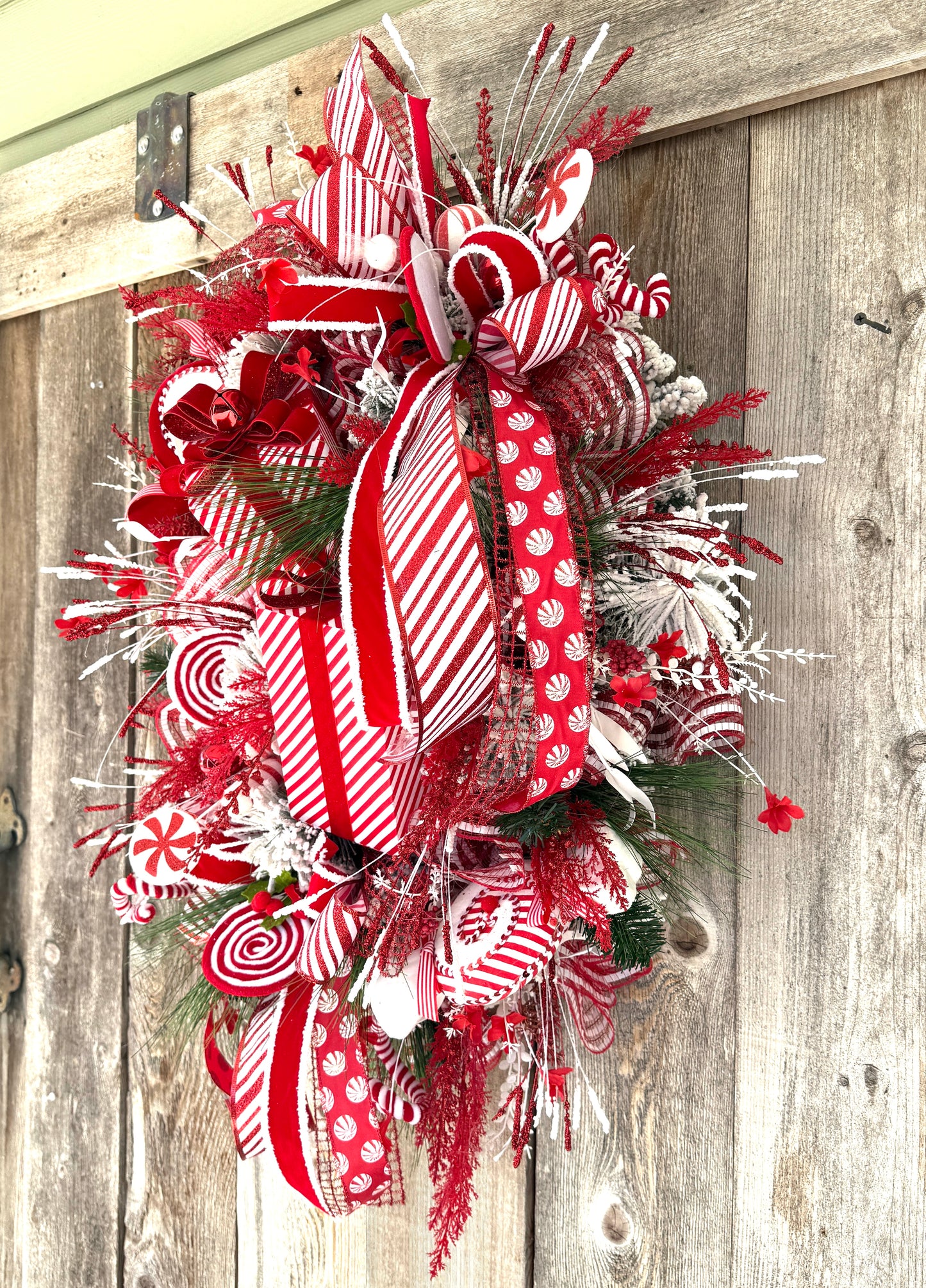 🍬 Peppermint Lane Christmas Wreath – Kandi’s Kreations Co.