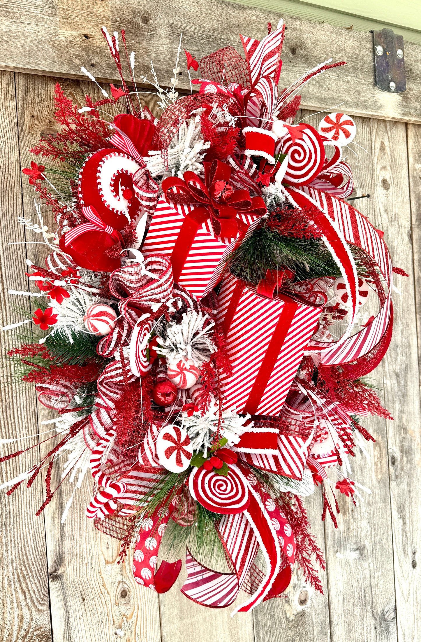 🍬 Peppermint Lane Christmas Wreath – Kandi’s Kreations Co.