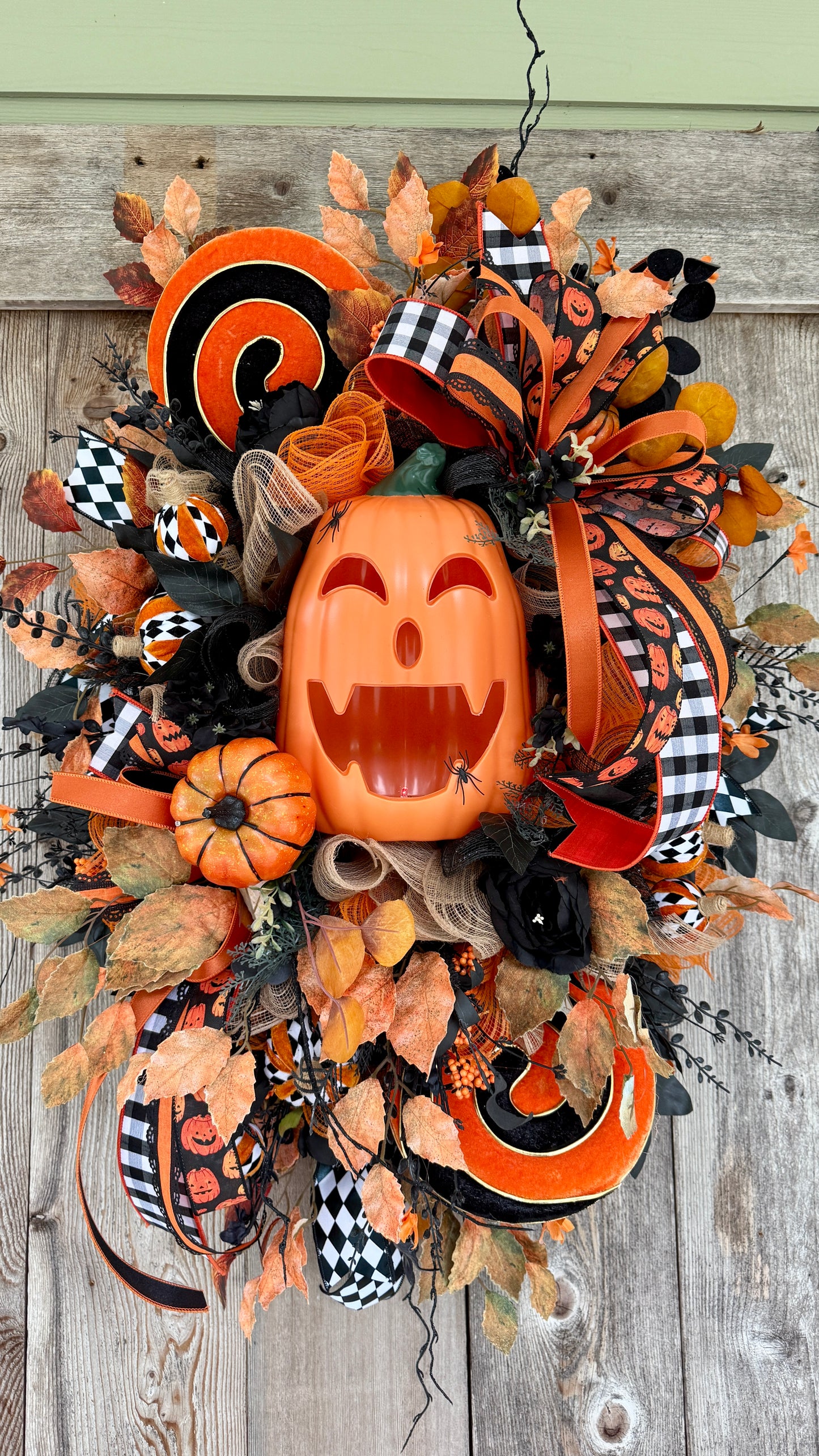 Halloween jack o lantern wreath