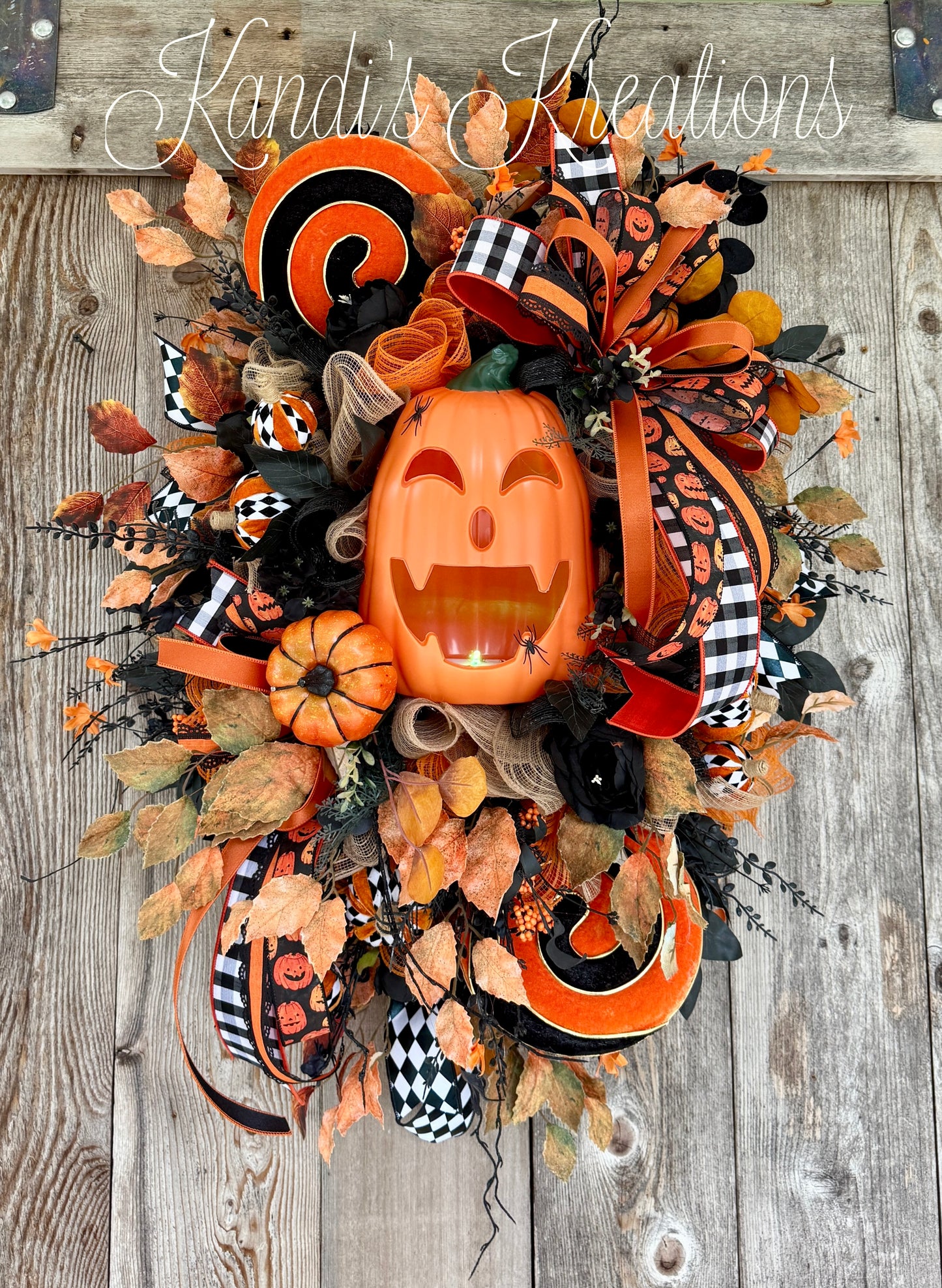 Halloween jack o lantern wreath