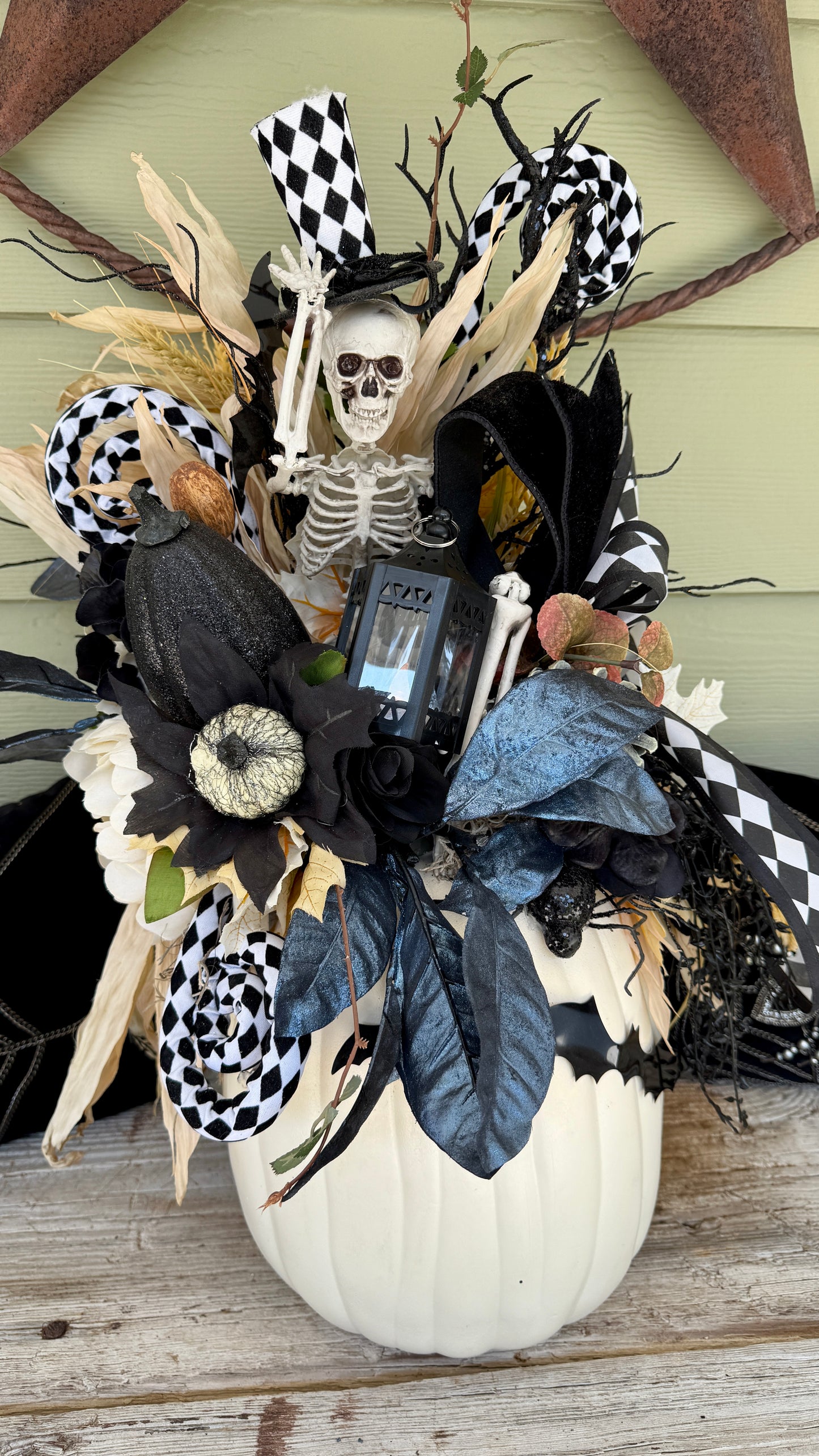 🎃 Spooky Chic Halloween Pumpkin Arrangement 🕸️